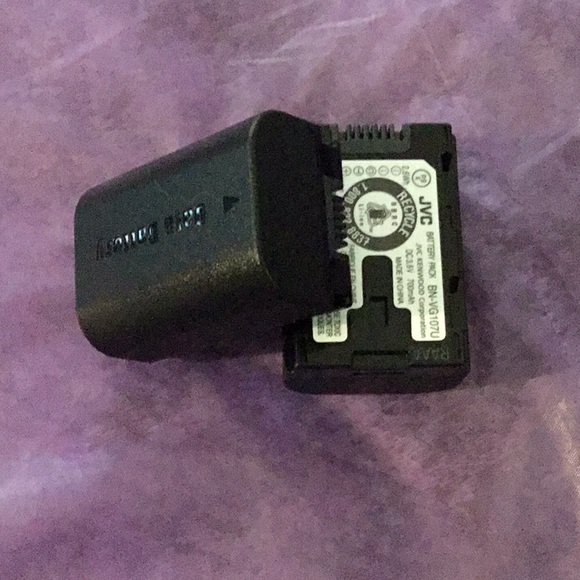 Mini camera plus cords - Picture 3 of 4